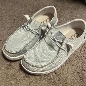 Women’s hey dudes size 9